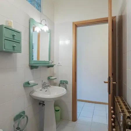 Apartament Interno 2 *