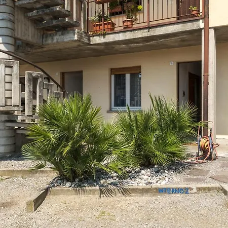 Apartament Interno 2 *